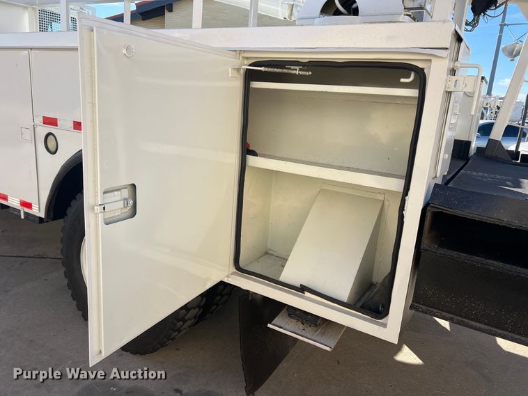 image for item JT9033 2007 Freightliner Business Class M2 bucket truck