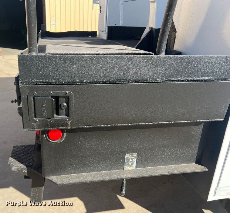 image for item JT9033 2007 Freightliner Business Class M2 bucket truck