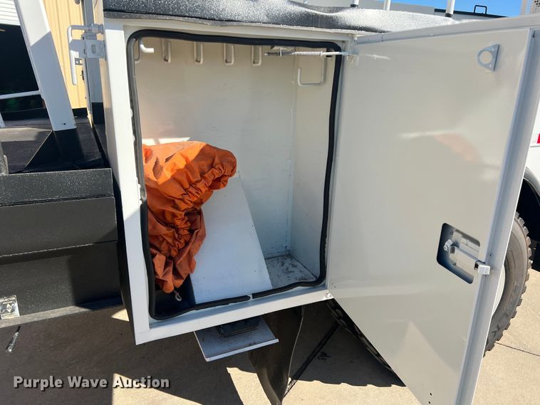 image for item JT9033 2007 Freightliner Business Class M2 bucket truck