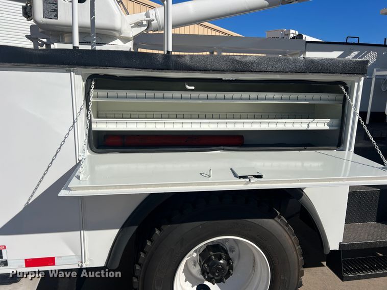 image for item JT9033 2007 Freightliner Business Class M2 bucket truck