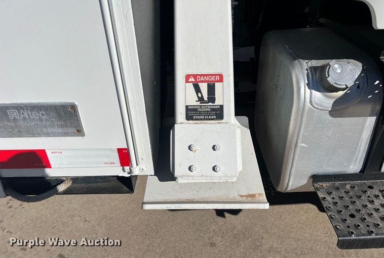 image for item JT9033 2007 Freightliner Business Class M2 bucket truck