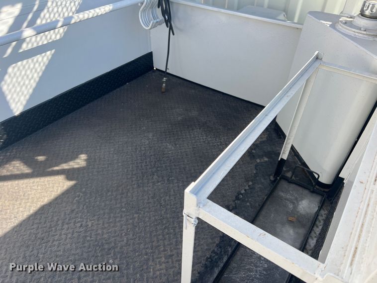 image for item JT9033 2007 Freightliner Business Class M2 bucket truck