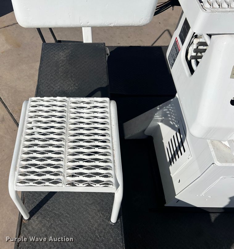 image for item JT9033 2007 Freightliner Business Class M2 bucket truck