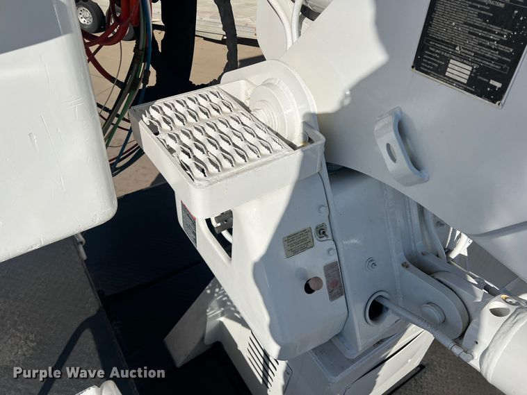 image for item JT9033 2007 Freightliner Business Class M2 bucket truck