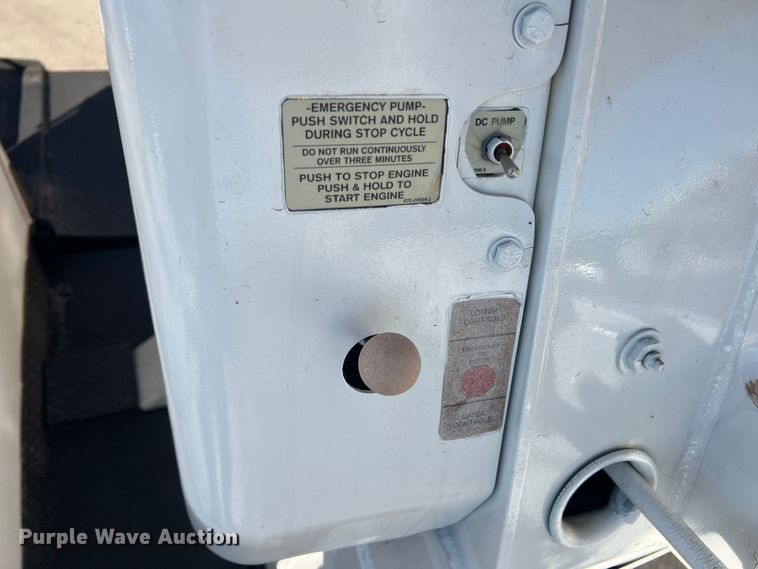 image for item JT9033 2007 Freightliner Business Class M2 bucket truck