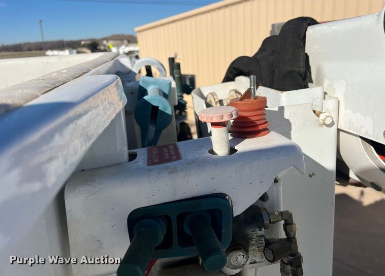 image for item JT9033 2007 Freightliner Business Class M2 bucket truck