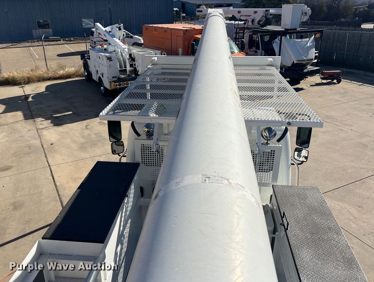 image for item JT9033 2007 Freightliner Business Class M2 bucket truck