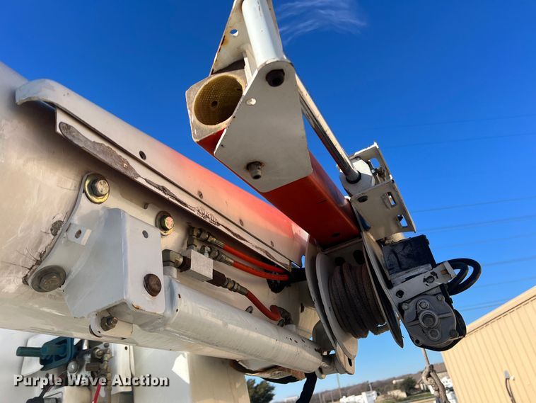 image for item JT9033 2007 Freightliner Business Class M2 bucket truck