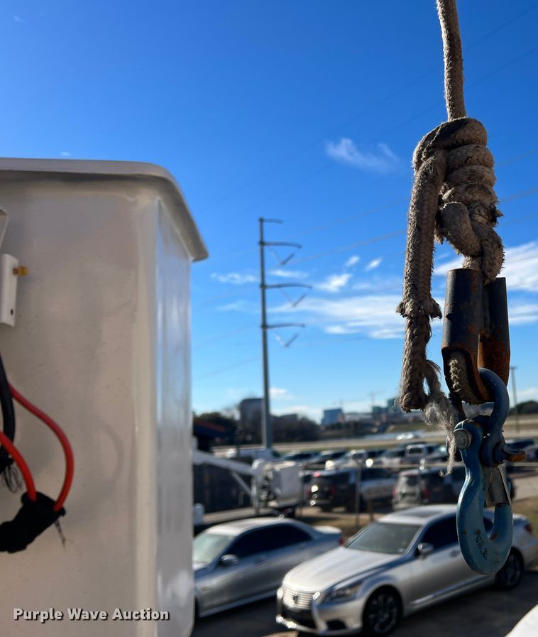 image for item JT9033 2007 Freightliner Business Class M2 bucket truck