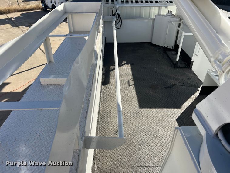 image for item JT9033 2007 Freightliner Business Class M2 bucket truck