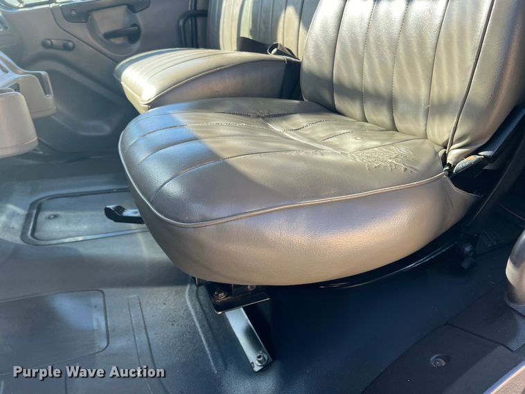 image for item JT9033 2007 Freightliner Business Class M2 bucket truck