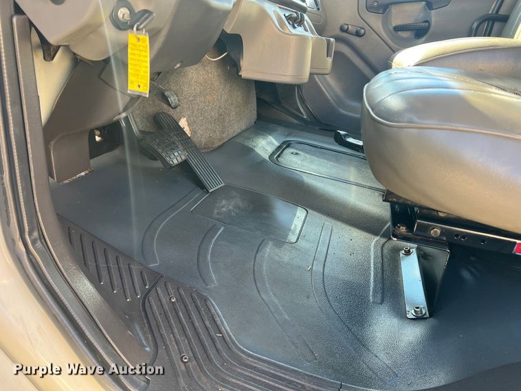 image for item JT9033 2007 Freightliner Business Class M2 bucket truck