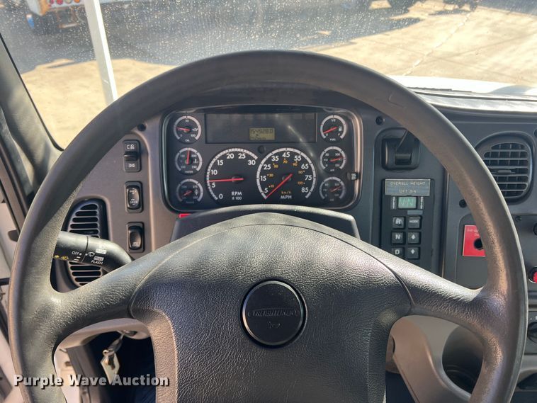 image for item JT9033 2007 Freightliner Business Class M2 bucket truck