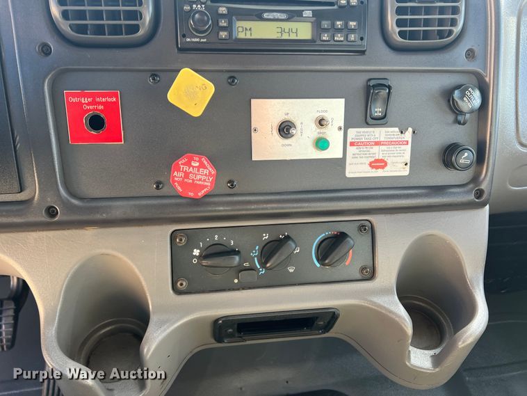 image for item JT9033 2007 Freightliner Business Class M2 bucket truck