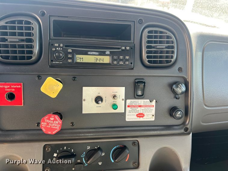 image for item JT9033 2007 Freightliner Business Class M2 bucket truck