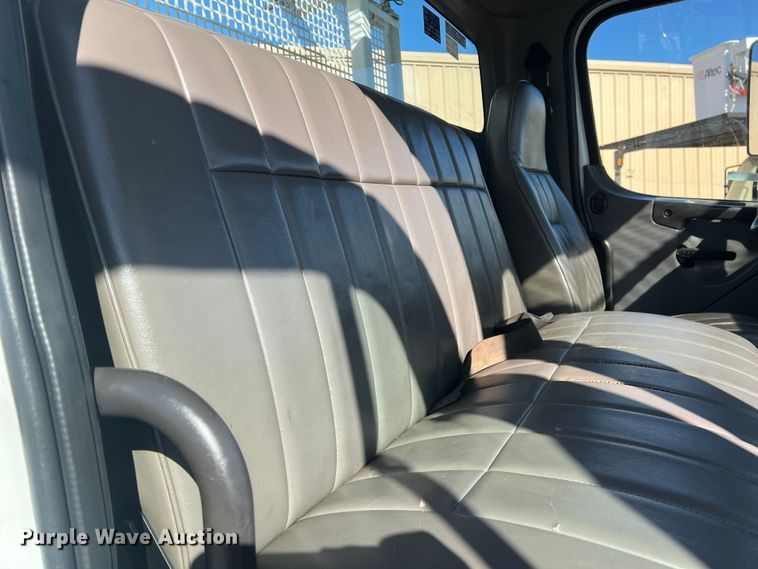 image for item JT9033 2007 Freightliner Business Class M2 bucket truck