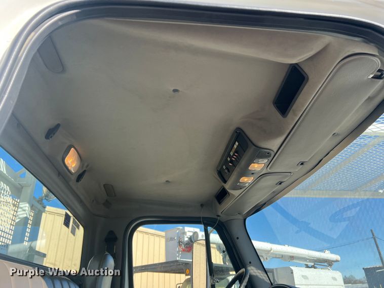 image for item JT9033 2007 Freightliner Business Class M2 bucket truck