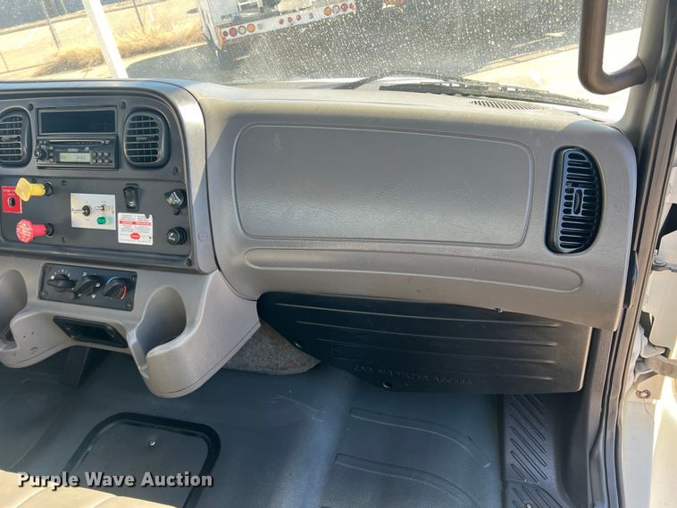 image for item JT9033 2007 Freightliner Business Class M2 bucket truck