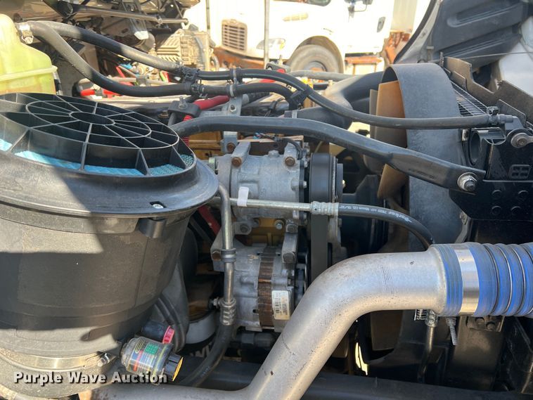 image for item JT9033 2007 Freightliner Business Class M2 bucket truck