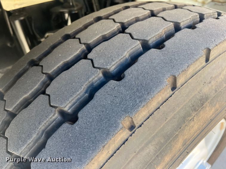 image for item JT9033 2007 Freightliner Business Class M2 bucket truck