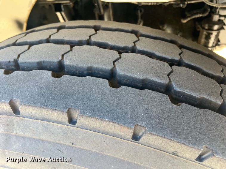 image for item JT9033 2007 Freightliner Business Class M2 bucket truck