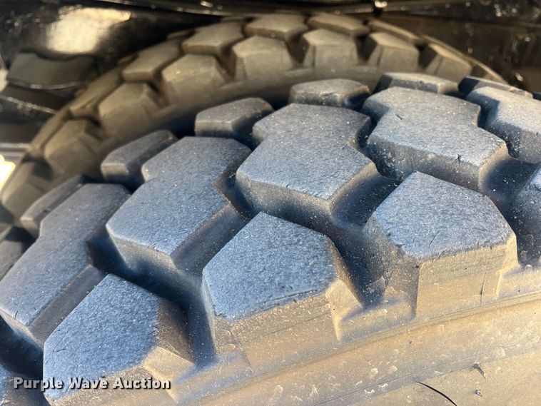 image for item JT9033 2007 Freightliner Business Class M2 bucket truck