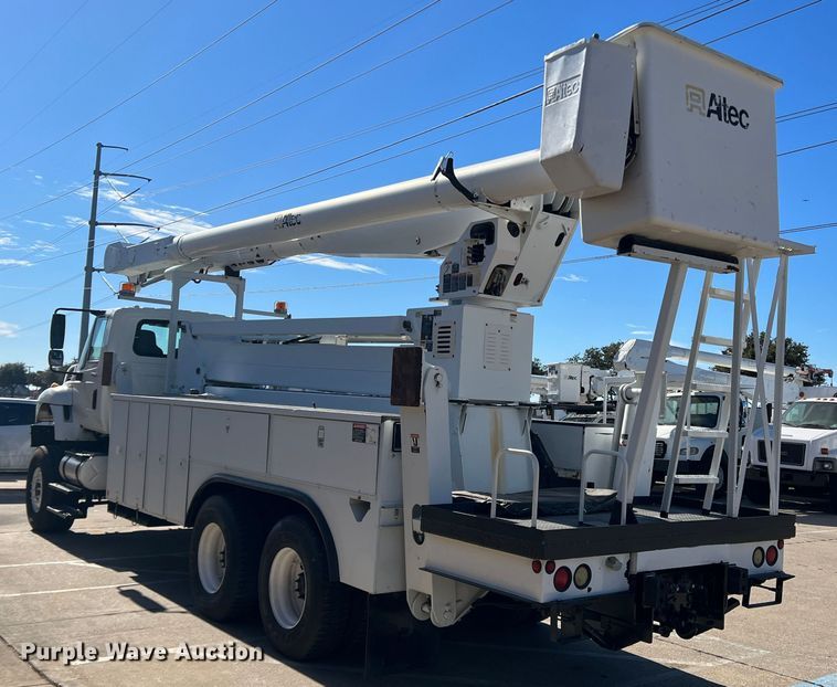 image for item JT9036 2010 International  7400 bucket truck