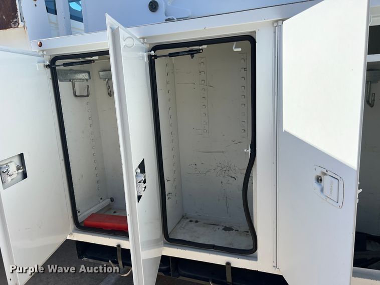 image for item JT9036 2010 International  7400 bucket truck