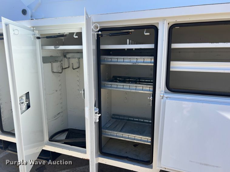 image for item JT9036 2010 International  7400 bucket truck