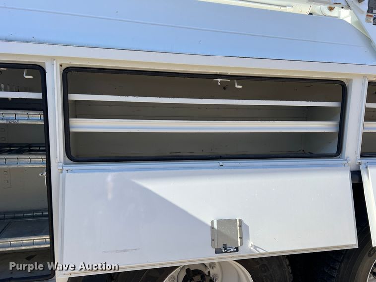 image for item JT9036 2010 International  7400 bucket truck