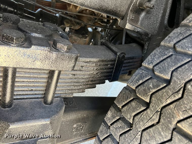 image for item JT9036 2010 International  7400 bucket truck