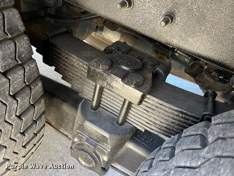 image for item JT9036 2010 International  7400 bucket truck