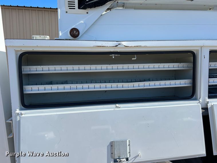 image for item JT9036 2010 International  7400 bucket truck