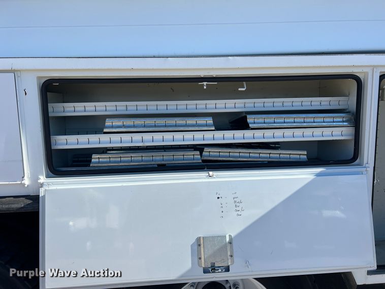 image for item JT9036 2010 International  7400 bucket truck