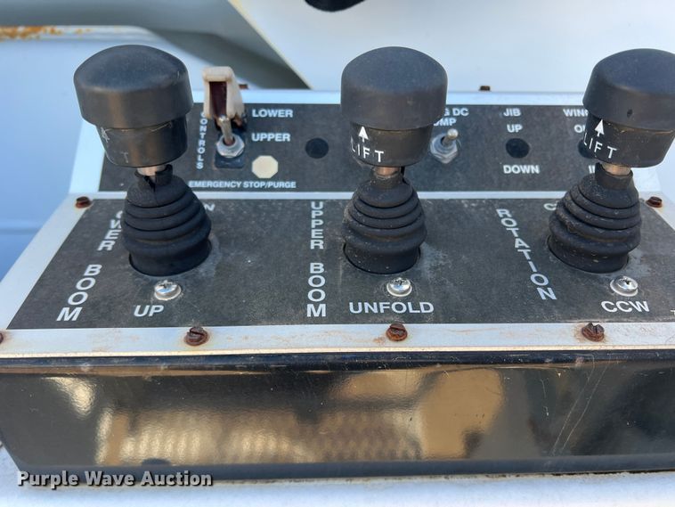 image for item JT9036 2010 International  7400 bucket truck