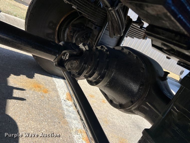 image for item JT9036 2010 International  7400 bucket truck