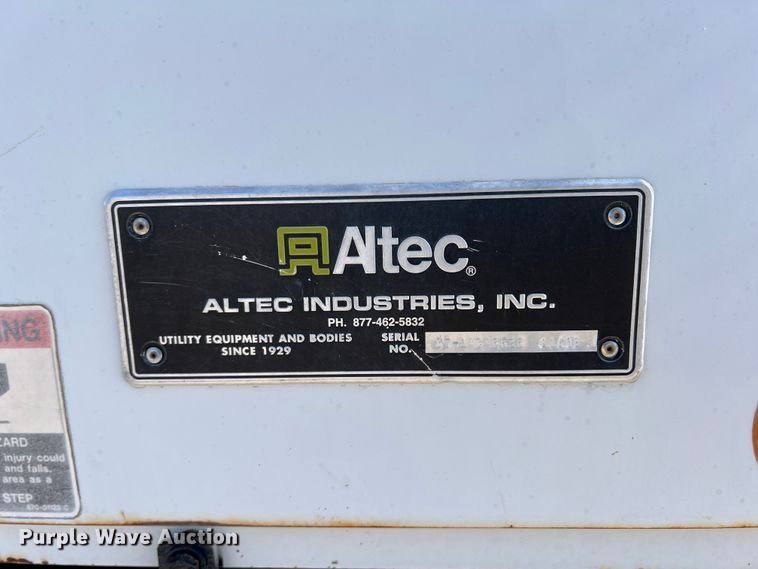 image for item JT9036 2010 International  7400 bucket truck