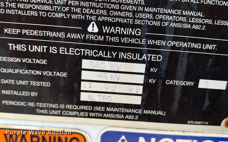 image for item JT9036 2010 International  7400 bucket truck