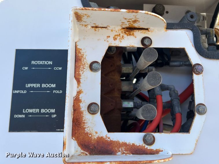 image for item JT9036 2010 International  7400 bucket truck