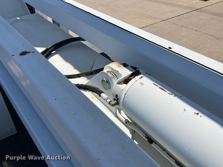 image for item JT9036 2010 International  7400 bucket truck