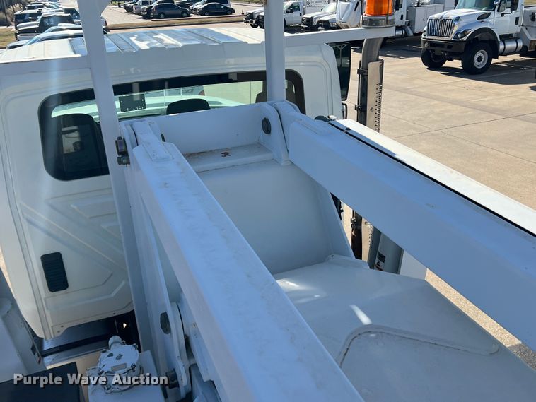 image for item JT9036 2010 International  7400 bucket truck