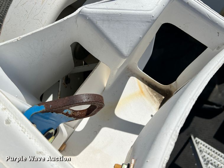 image for item JT9036 2010 International  7400 bucket truck