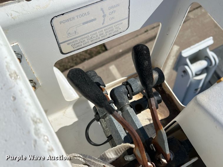 image for item JT9036 2010 International  7400 bucket truck