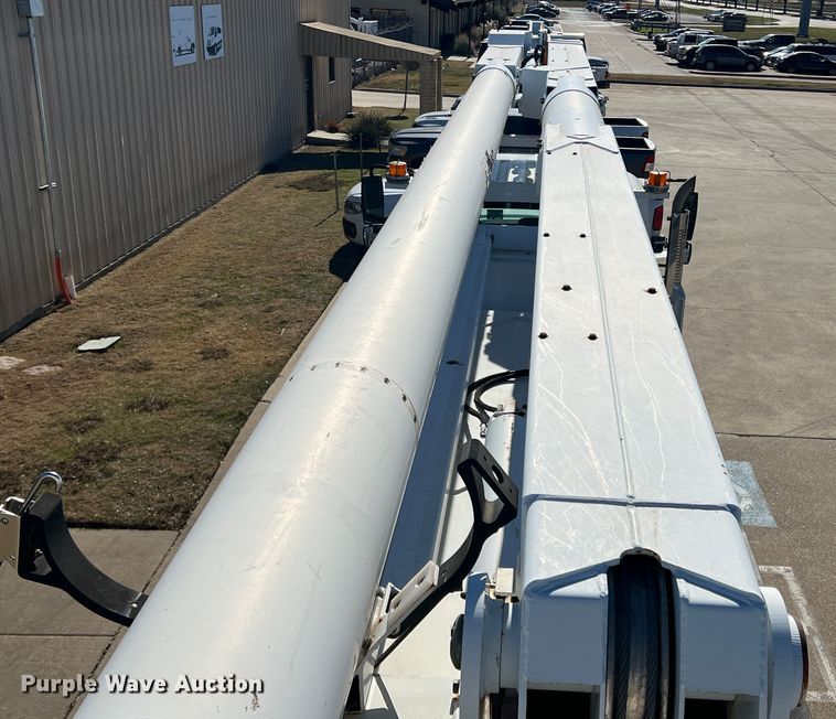 image for item JT9036 2010 International  7400 bucket truck