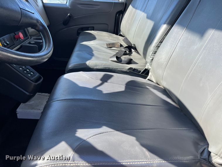 image for item JT9036 2010 International  7400 bucket truck