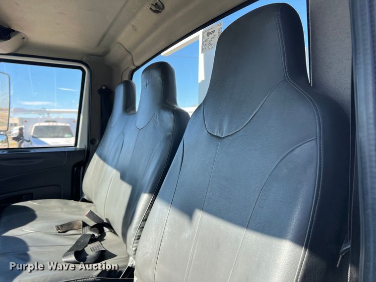 image for item JT9036 2010 International  7400 bucket truck