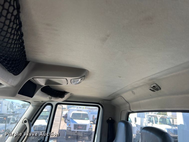 image for item JT9036 2010 International  7400 bucket truck