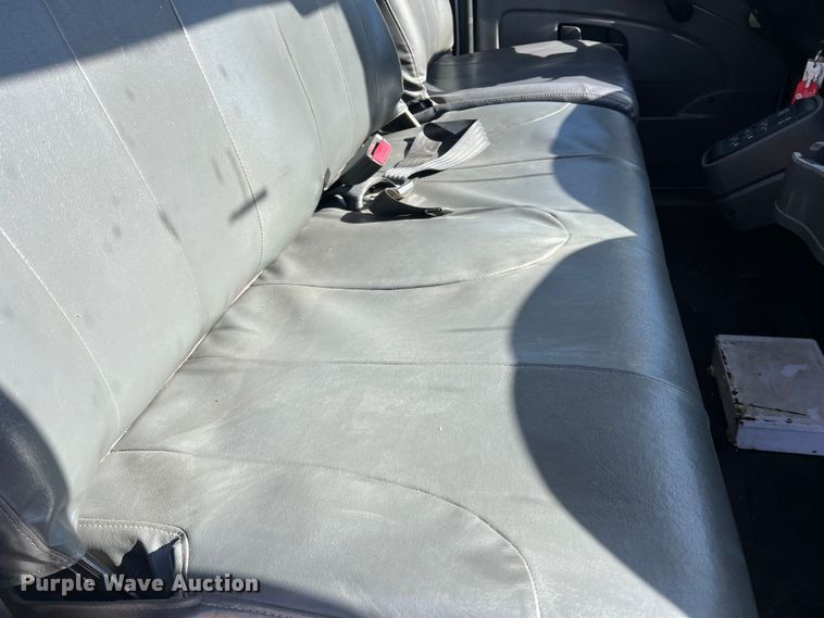 image for item JT9036 2010 International  7400 bucket truck