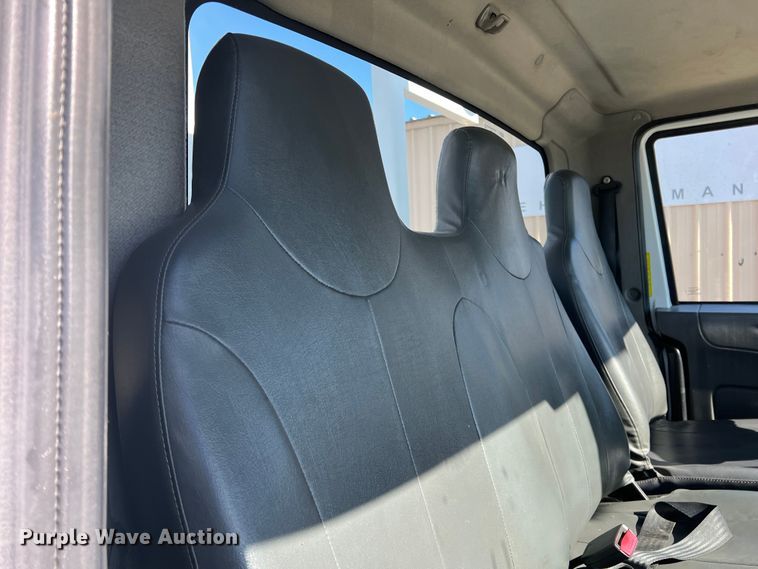 image for item JT9036 2010 International  7400 bucket truck