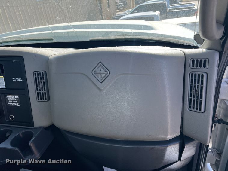 image for item JT9036 2010 International  7400 bucket truck